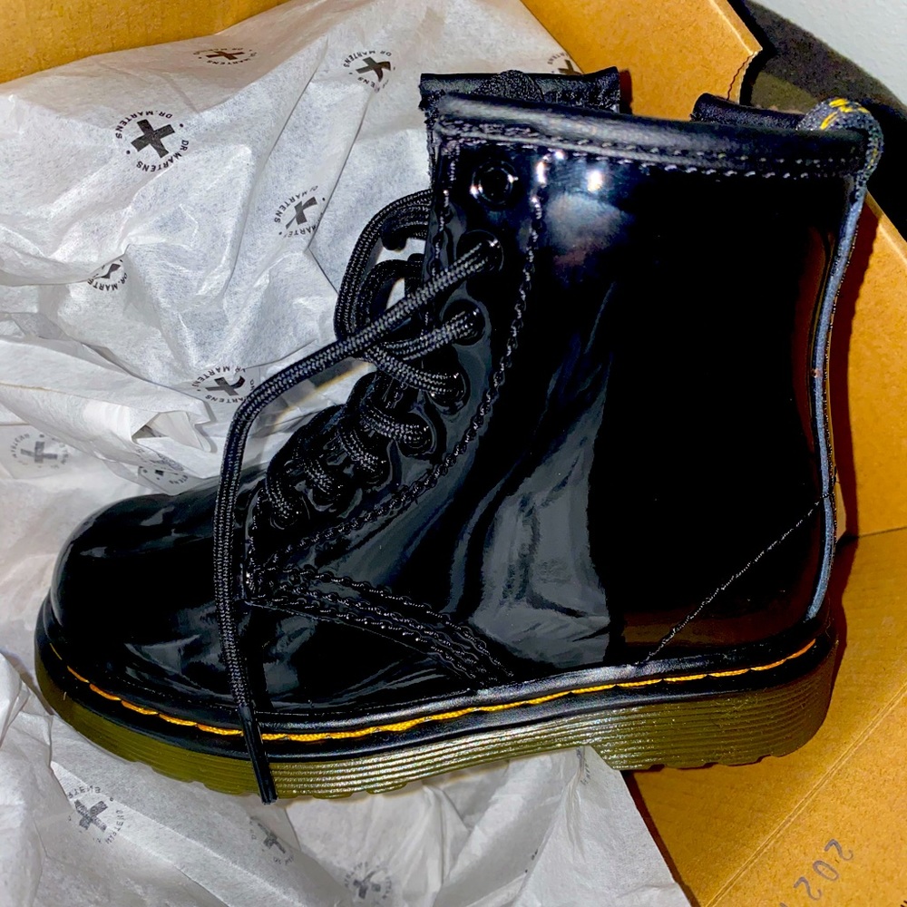 Size 8 toddler doc marten